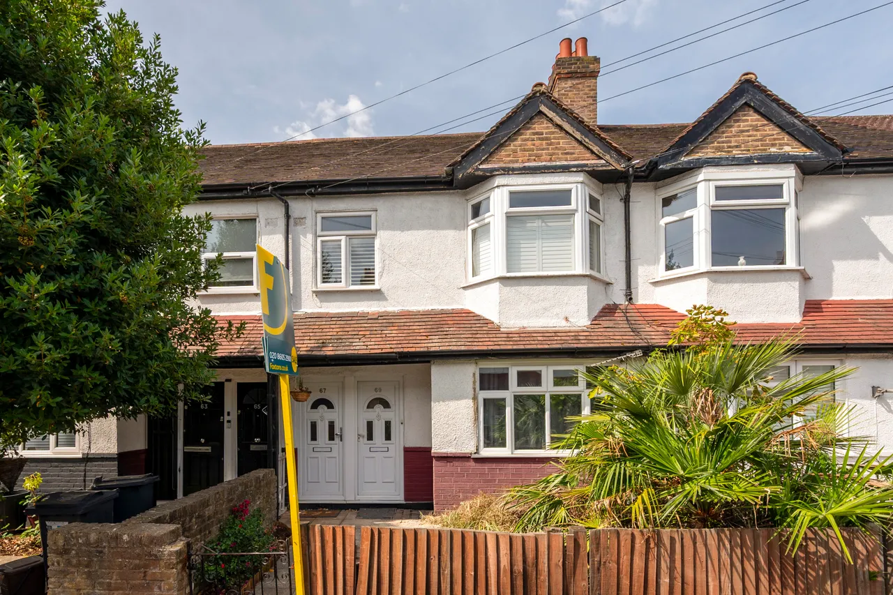 69 Kimble Road, London, photo 6