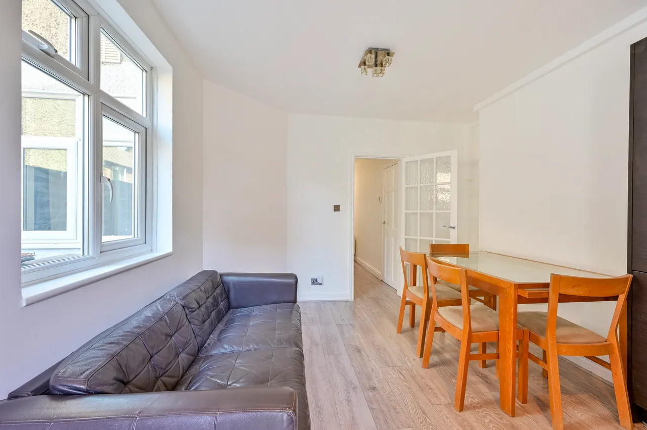 69 Kimble Road, London, photo 10