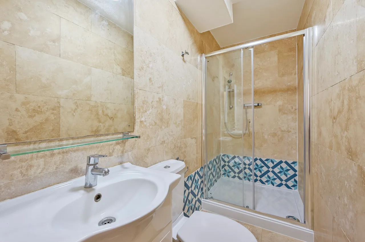 69 Kimble Road, London, photo 4