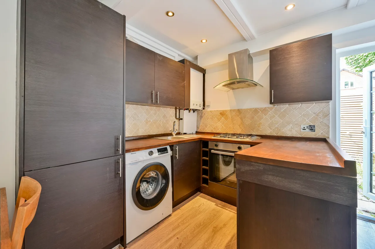 69 Kimble Road, London, photo 5