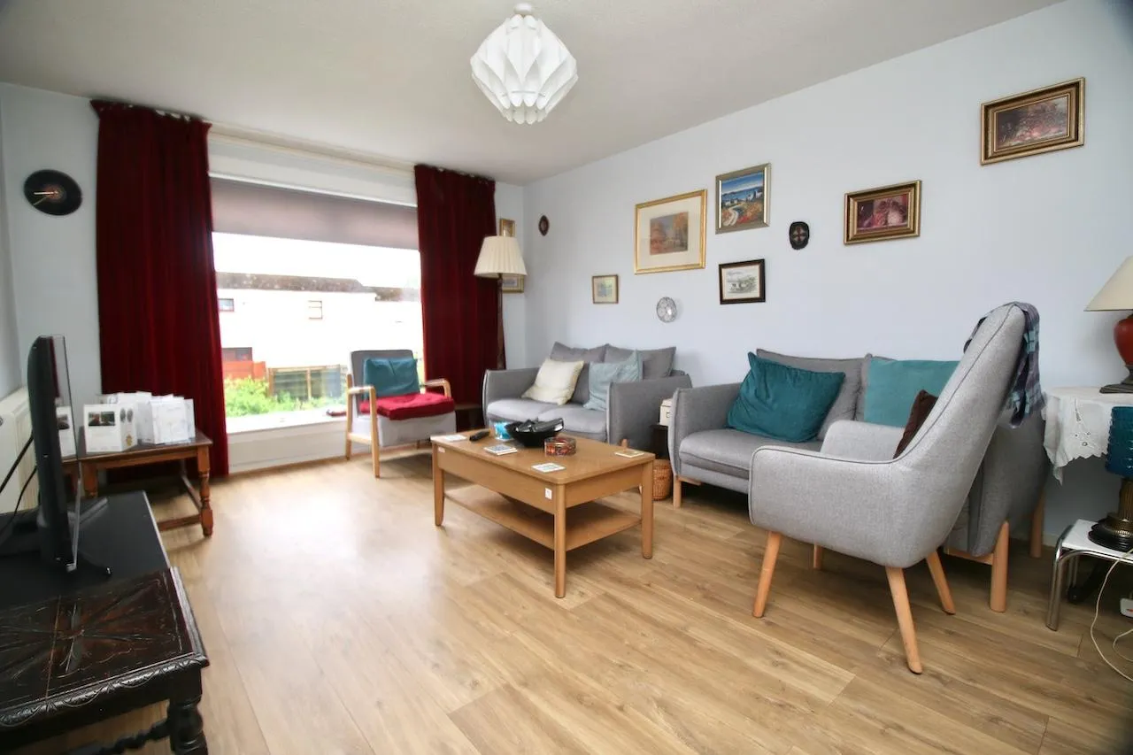 Abbotsford Court, Cumbernauld, G67 4BQ, photo 2