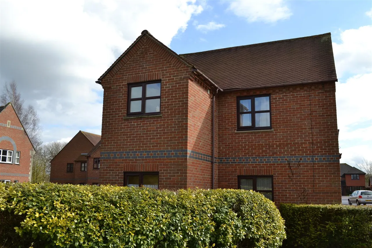 2 bed flat to rent, Field Gardens, Steventon