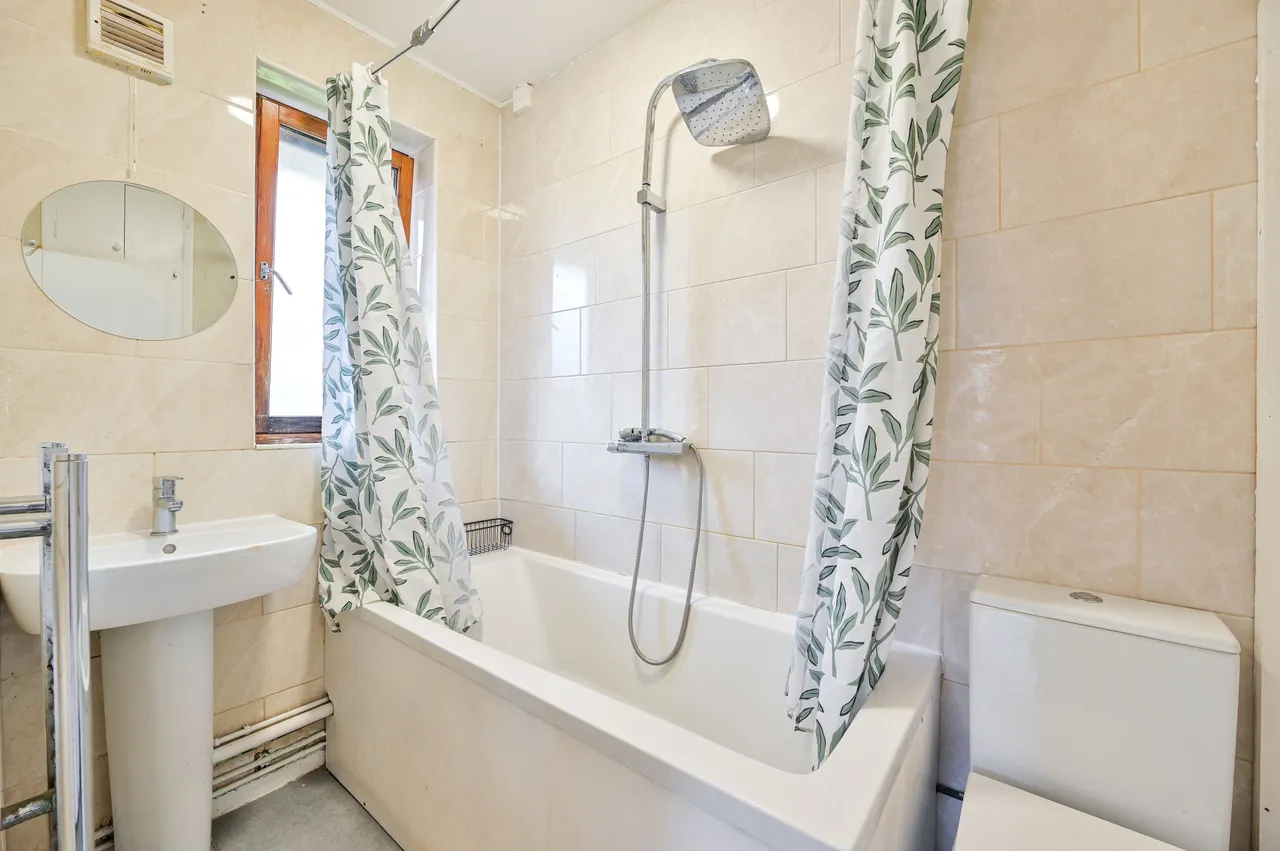 12 Broomfield House, Massinger Street, London, photo 8