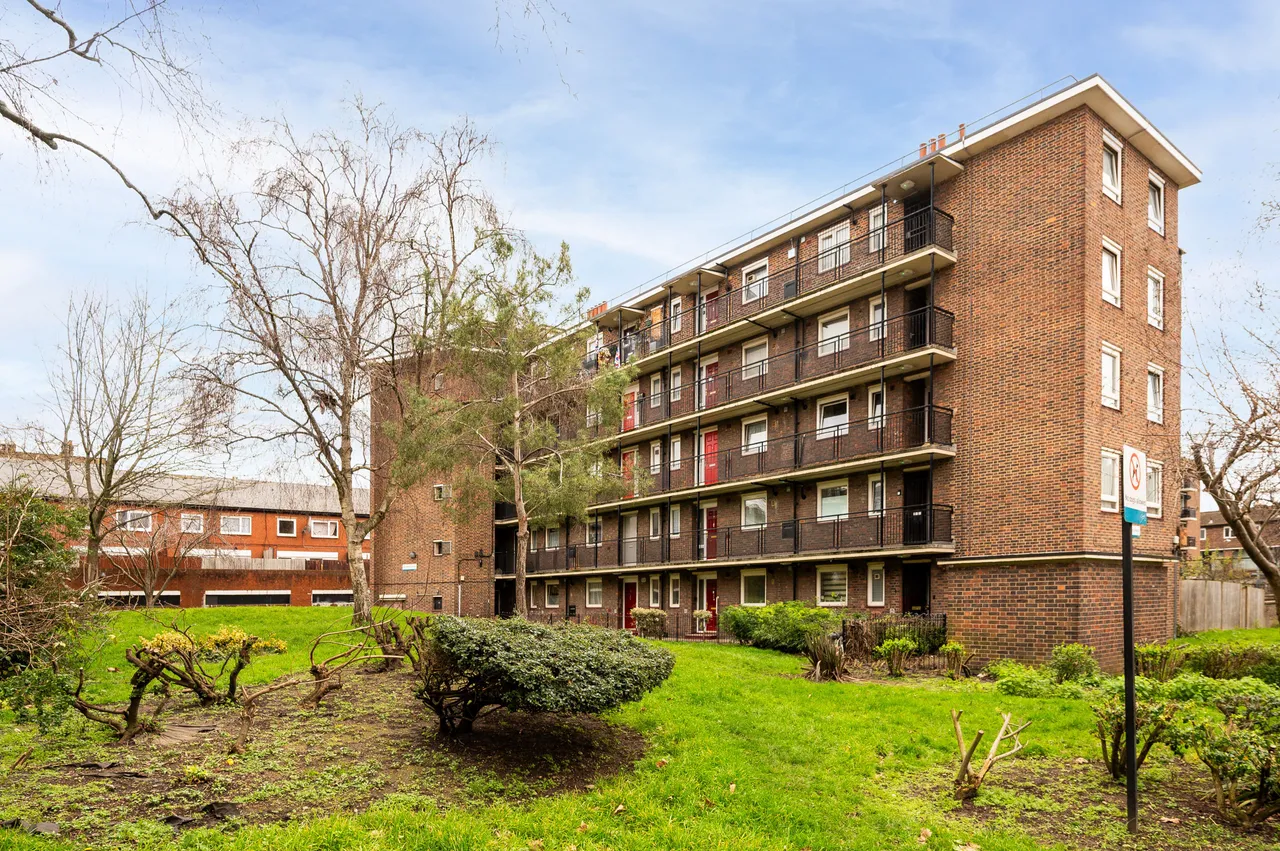 12 Broomfield House, Massinger Street, London, photo 10