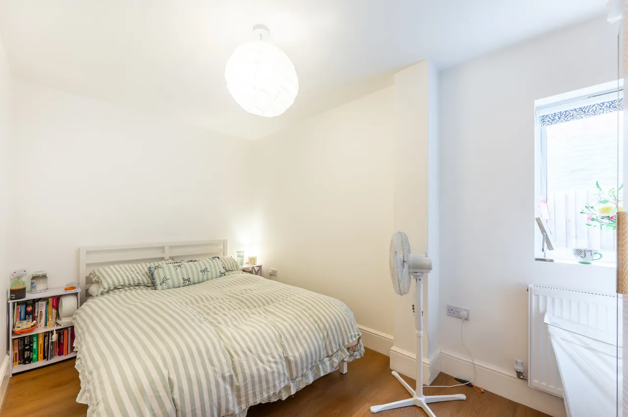 London, NW2, photo 6