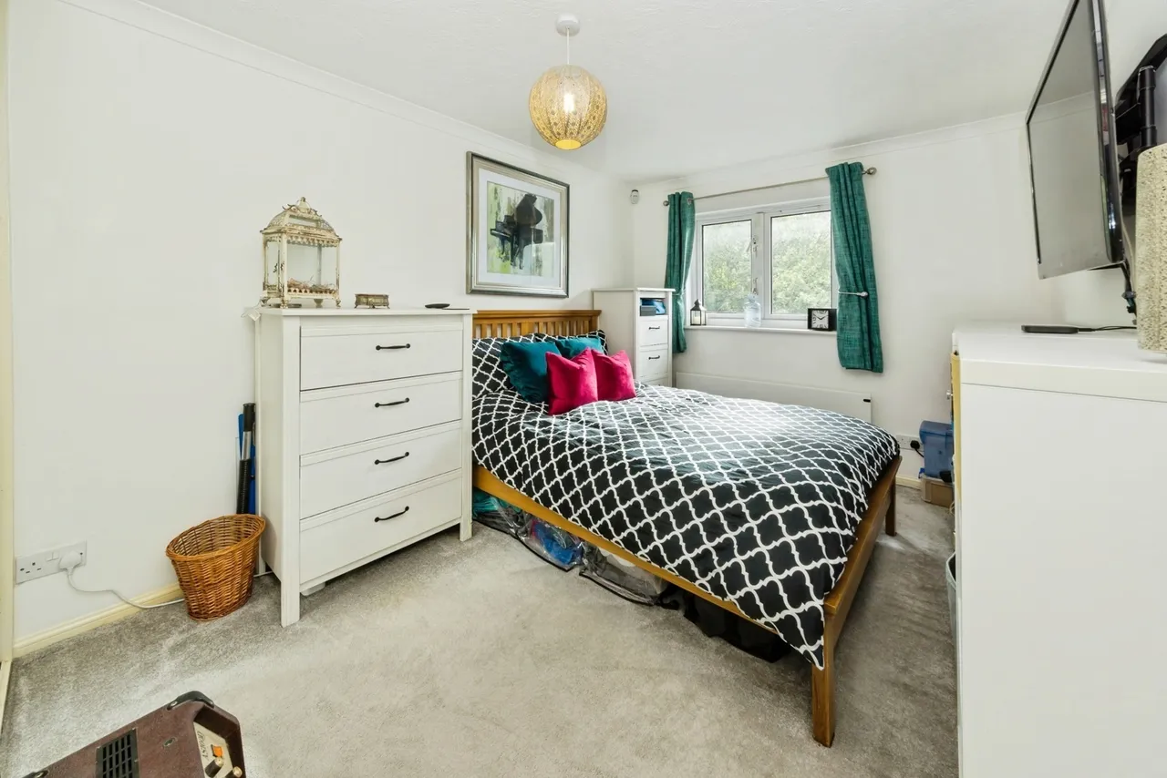 Bolton Road, Crawley, RH10, photo 5