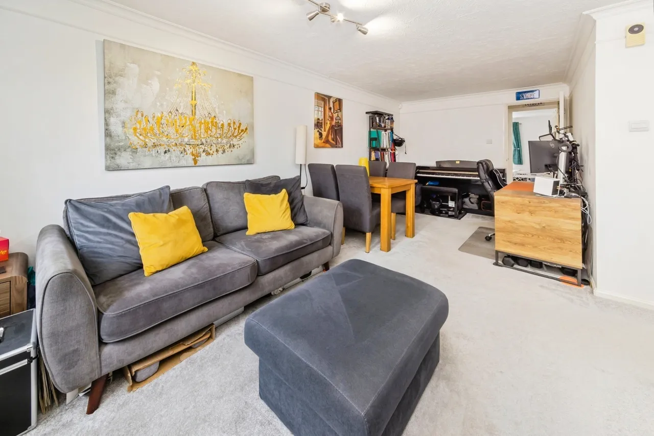 Bolton Road, Crawley, RH10, photo 3