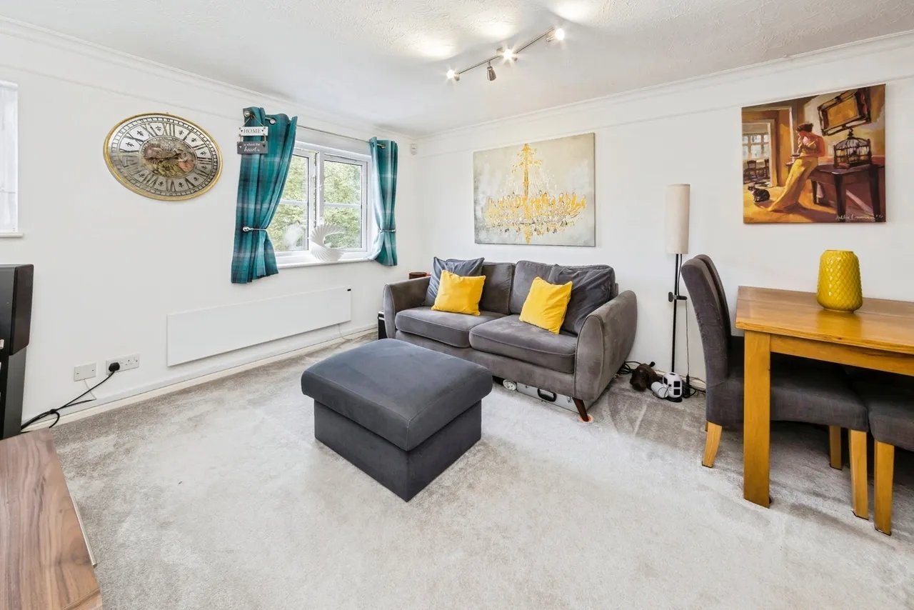 Bolton Road, Crawley, RH10, photo 7