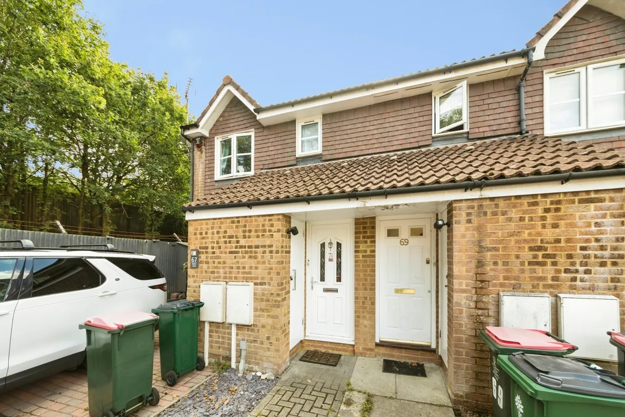 1 bed flat for sale, Bolton Road, Crawley, RH10