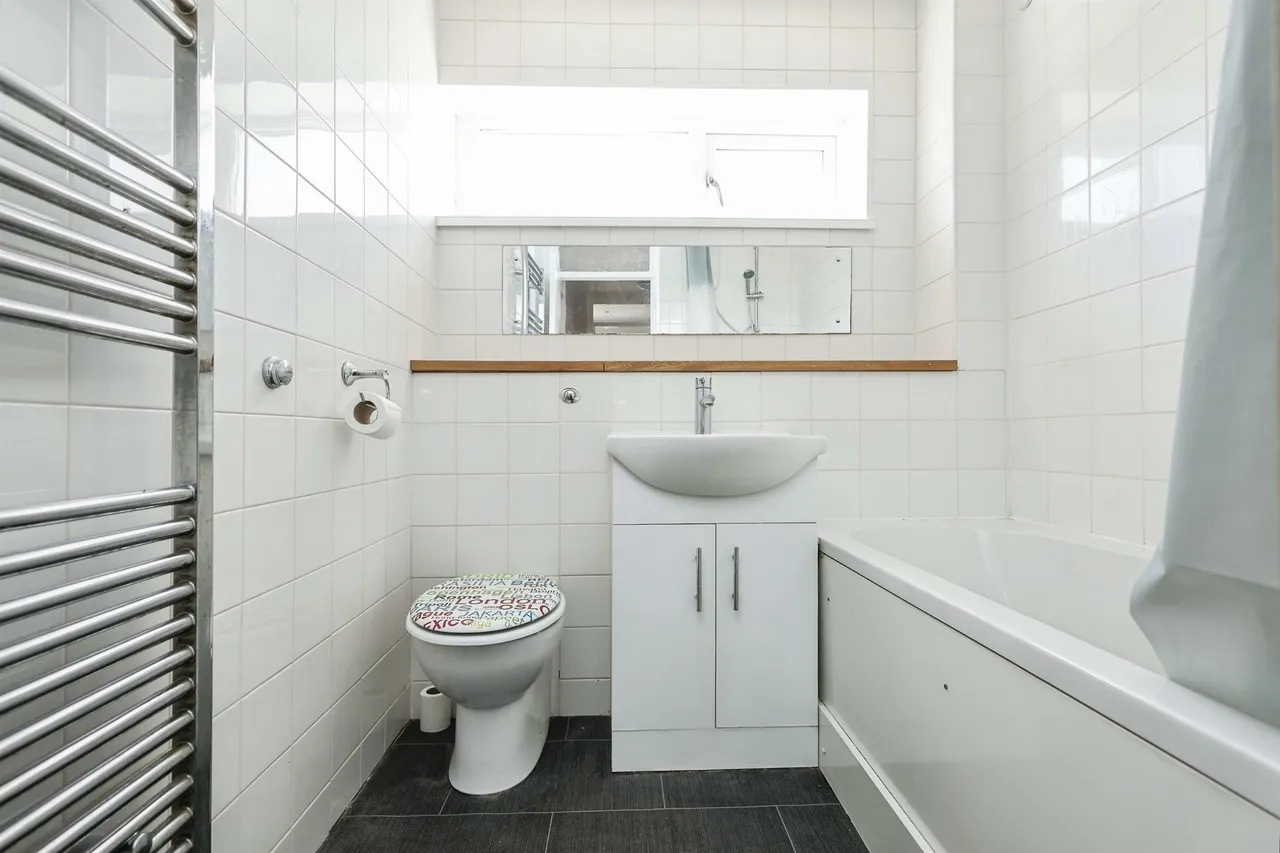 Middle Leasow, Quinton, B32, photo 14