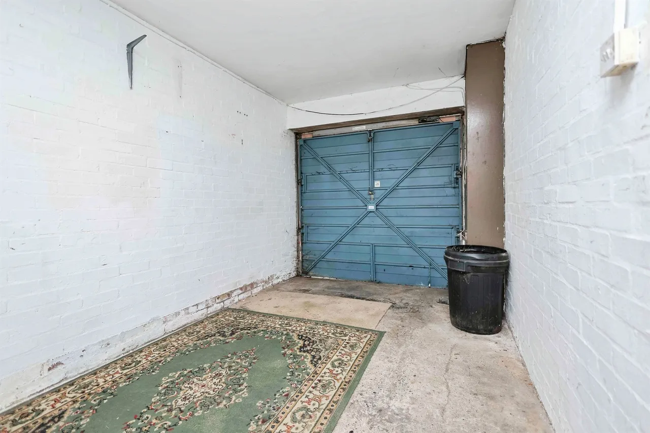 Middle Leasow, Quinton, B32, photo 17
