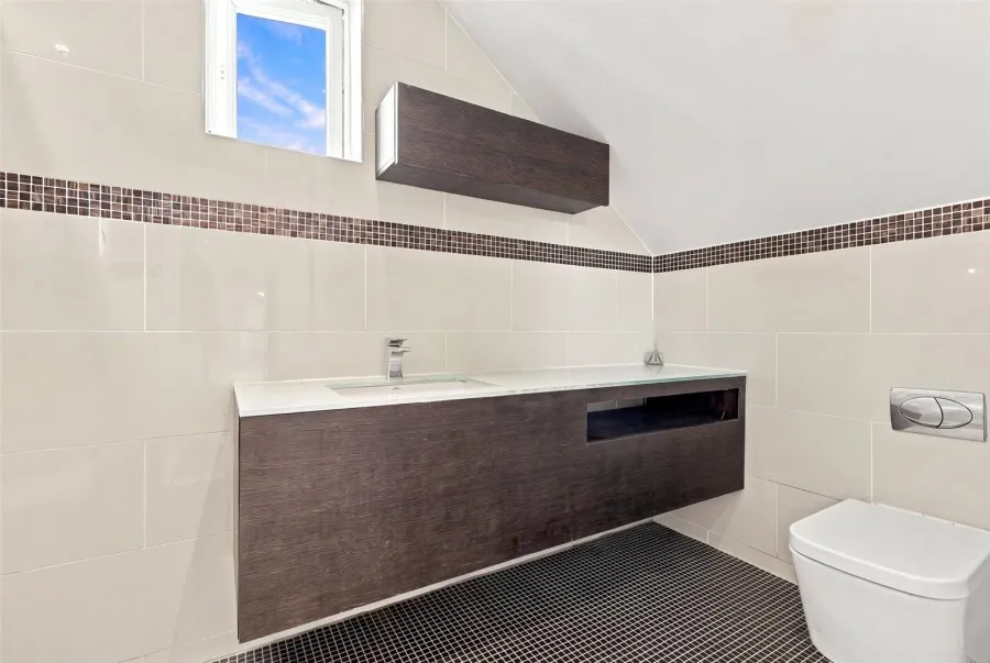 with 4 bedrooms in Manuden, Bishop's Stortford, CM23, photo 9