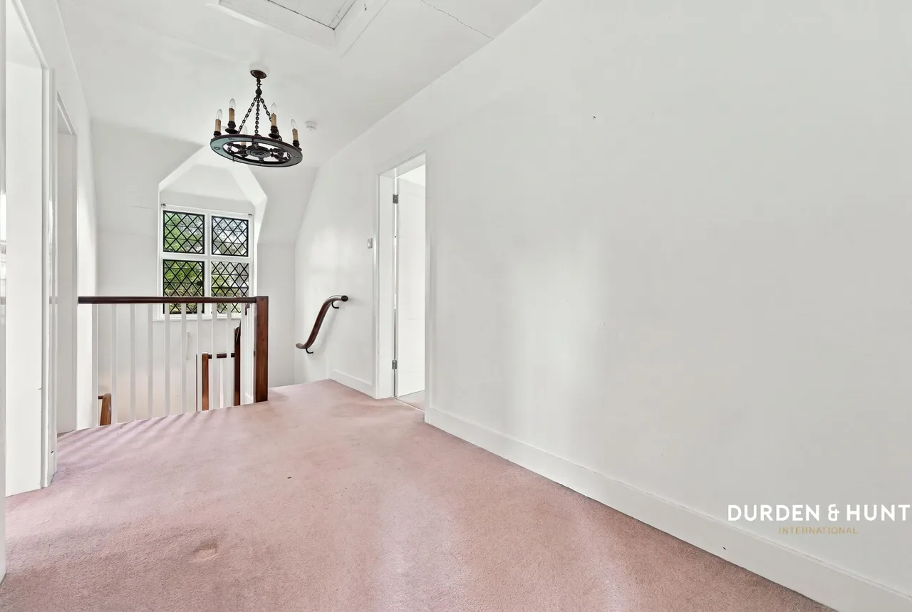 New Road, Lambourne End, RM4, photo 23