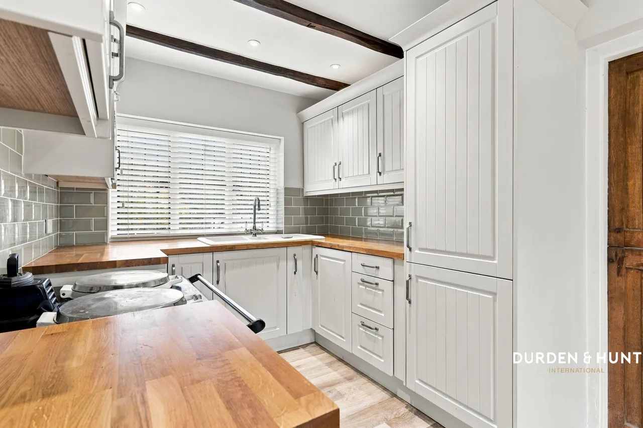 New Road, Lambourne End, RM4, photo 6