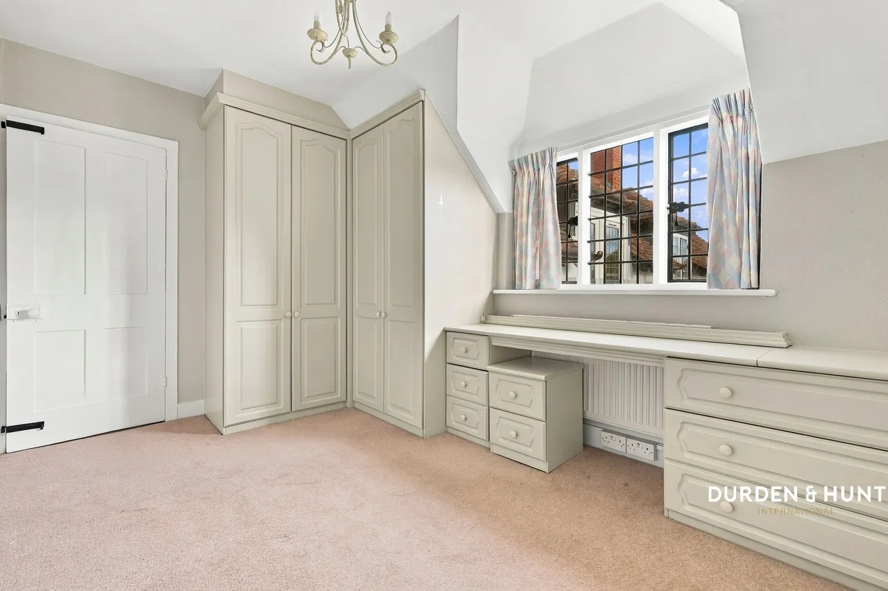 New Road, Lambourne End, RM4, photo 21