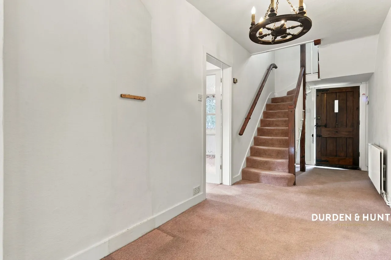 New Road, Lambourne End, RM4, photo 13