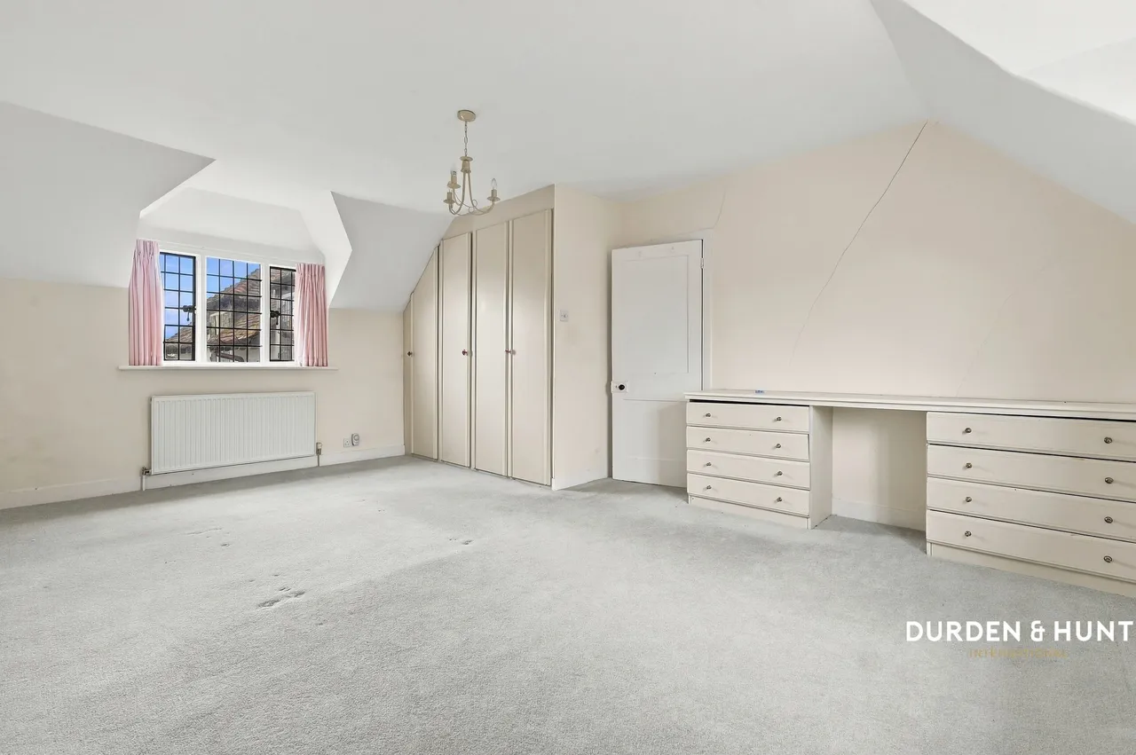 New Road, Lambourne End, RM4, photo 15