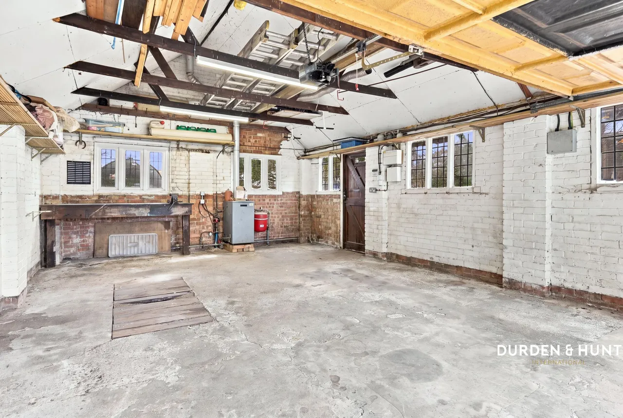 New Road, Lambourne End, RM4, photo 29