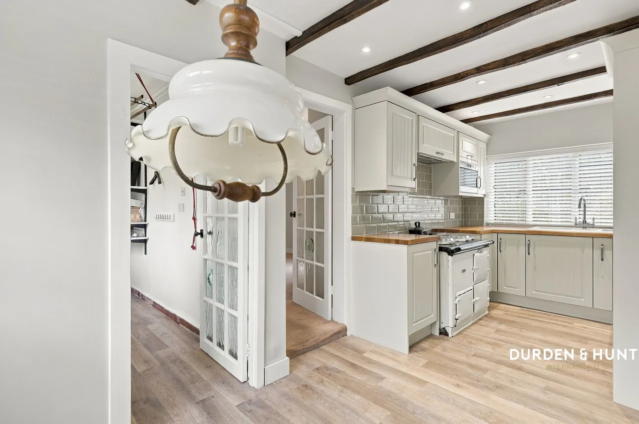 New Road, Lambourne End, RM4, photo 7