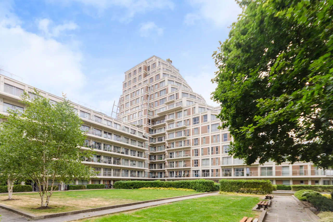 2 bed flat for sale — Flat 107, Admiralty Building, 17 Henry Macaulay Avenue, Kingston Upon Thames