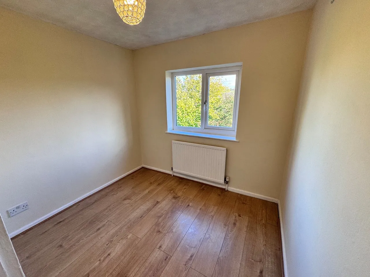 Knowle Avenue, High Peak, photo 17
