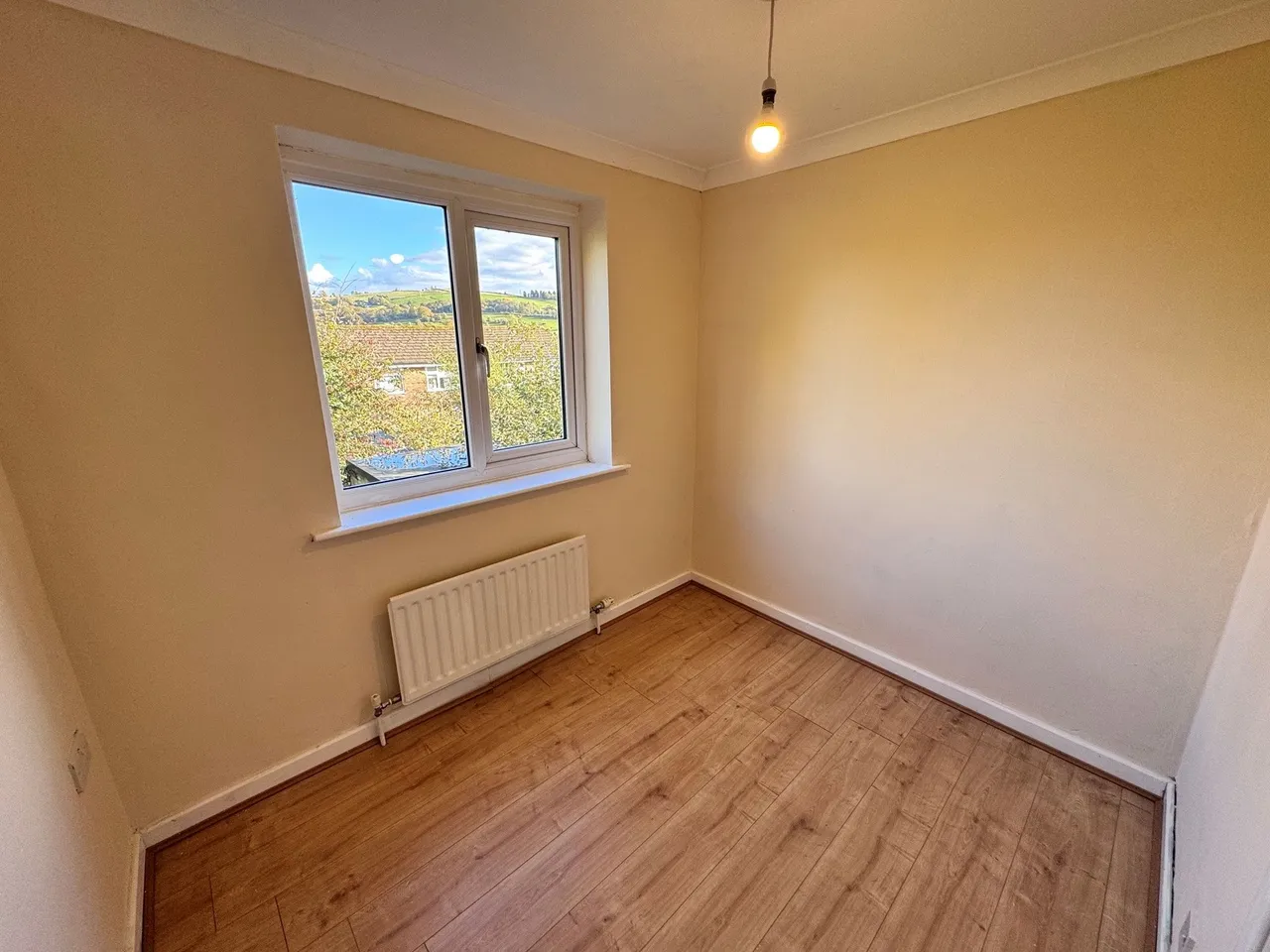 Knowle Avenue, High Peak, photo 14