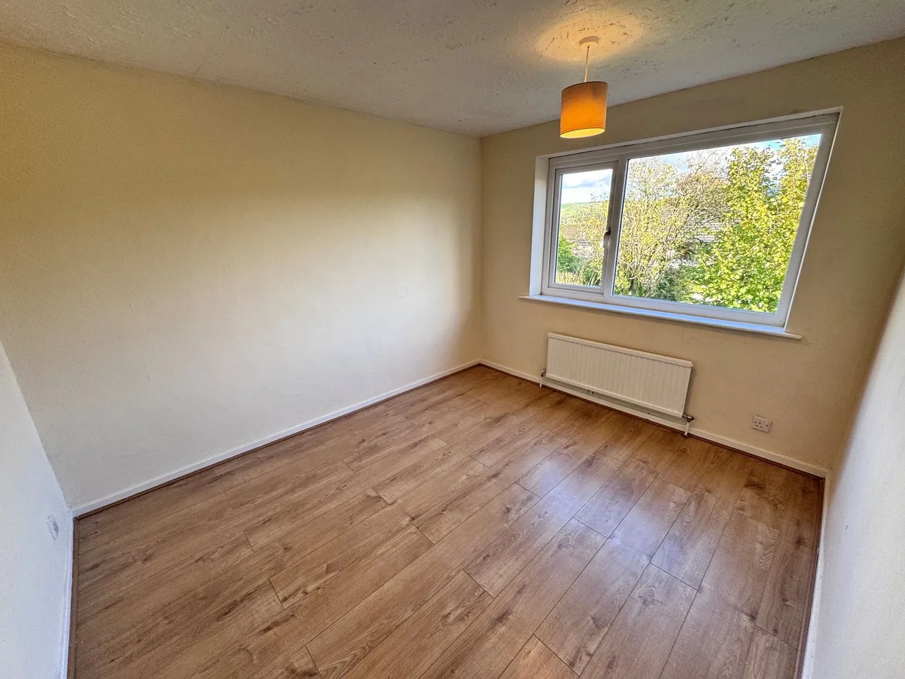 Knowle Avenue, High Peak, photo 11