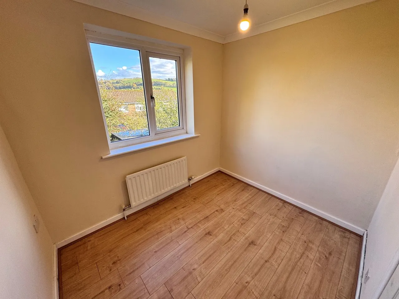 Knowle Avenue, High Peak, photo 16
