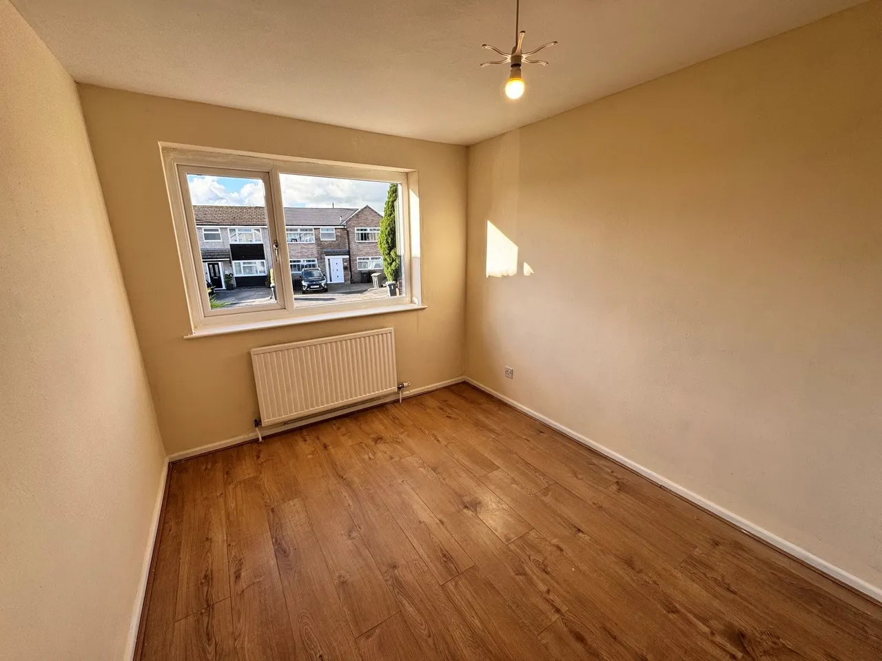 Knowle Avenue, High Peak, photo 18