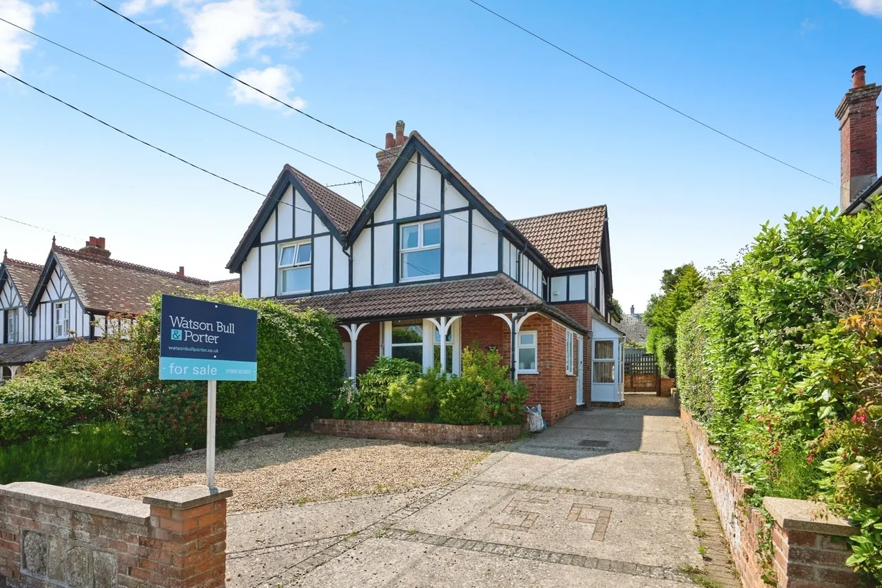 4 bed house for sale, The Avenue, Totland Bay, PO39
