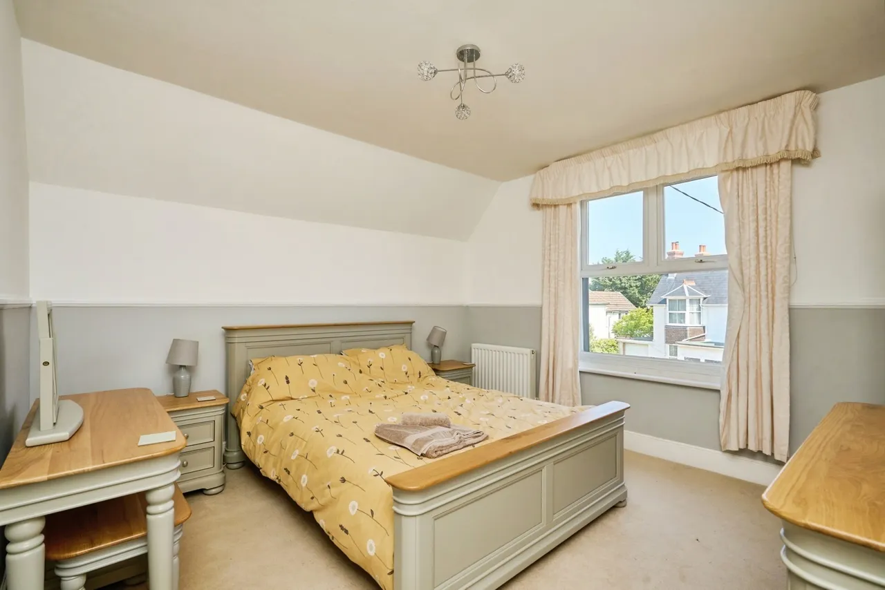 The Avenue, Totland Bay, PO39, photo 11