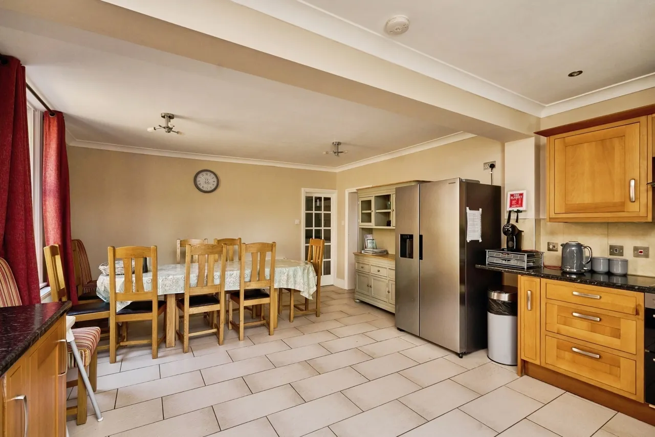 The Avenue, Totland Bay, PO39, photo 7
