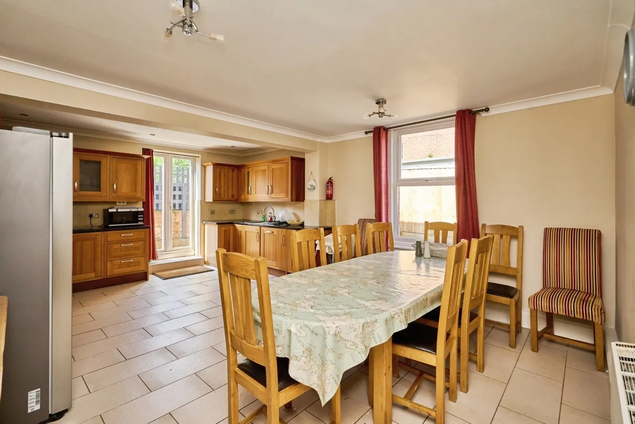 The Avenue, Totland Bay, PO39, photo 6