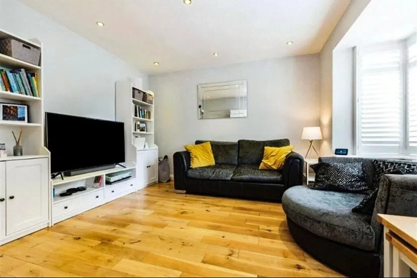 Milner Road, Caterham, Surrey, CR3, photo 2