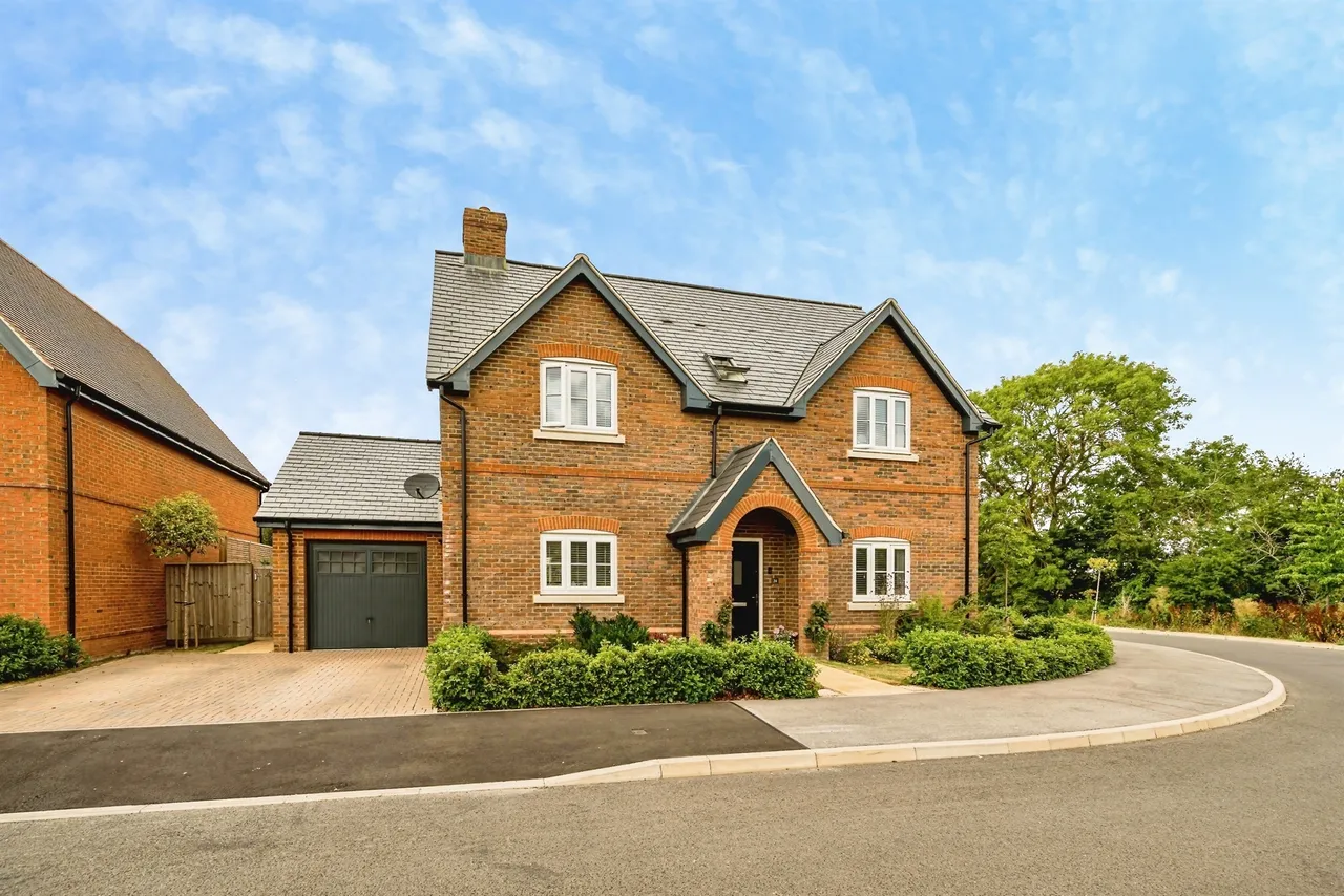 4 bed house for sale — Poplar Way, Ickford, Aylesbury