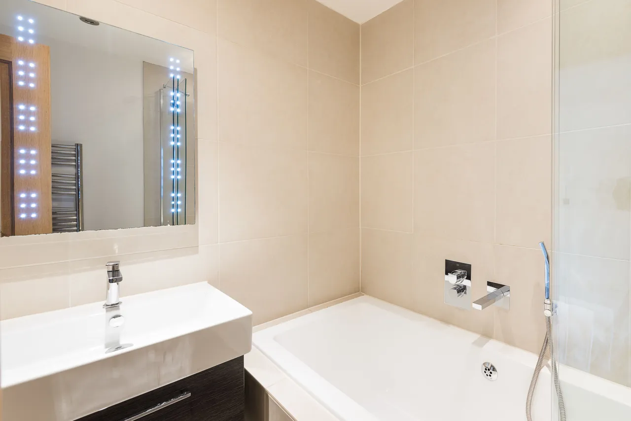 Flat 15, 161 Fulham Road, London, photo 10