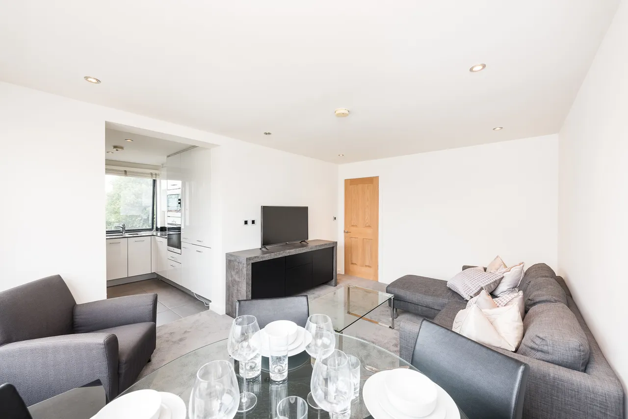 Flat 15, 161 Fulham Road, London, photo 11
