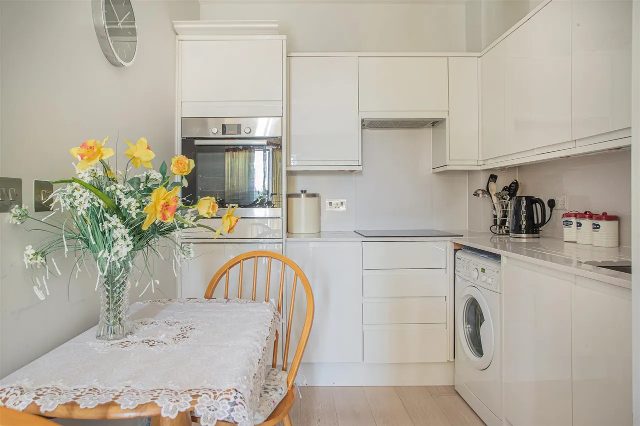 Roundwood Way, Corsham, SN13, photo 2
