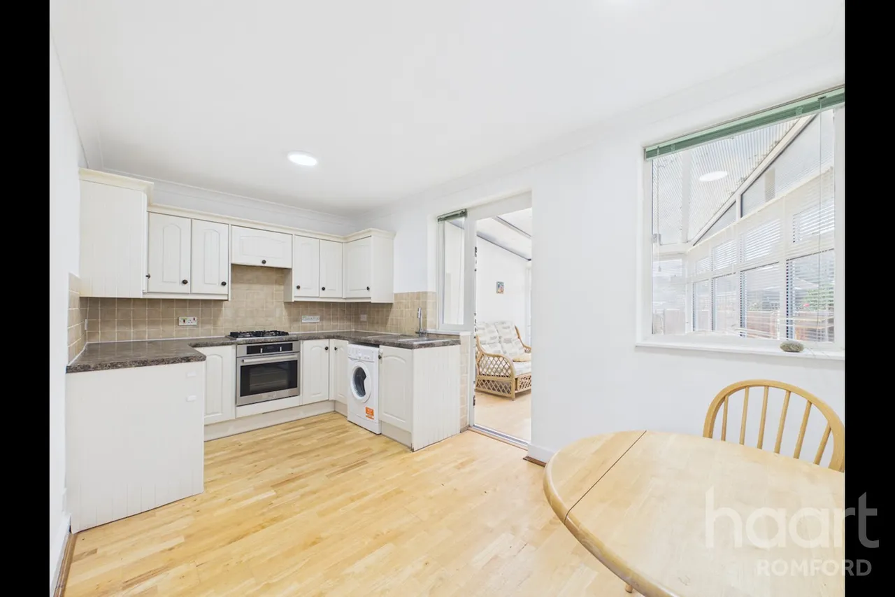 Linley Crescent, Romford, RM7, photo 3