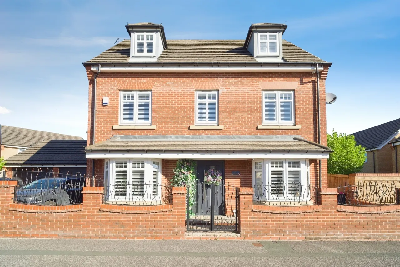 5 bed house for sale — Kingsbrook Chase, Wath-Upon-Dearne, Rotherham