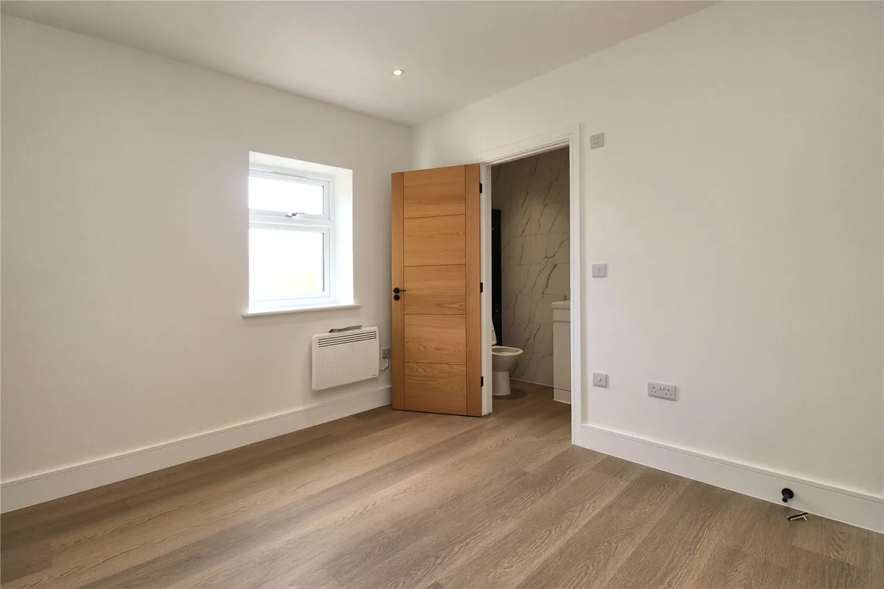 St. Johns Road, Woking, GU21, photo 4
