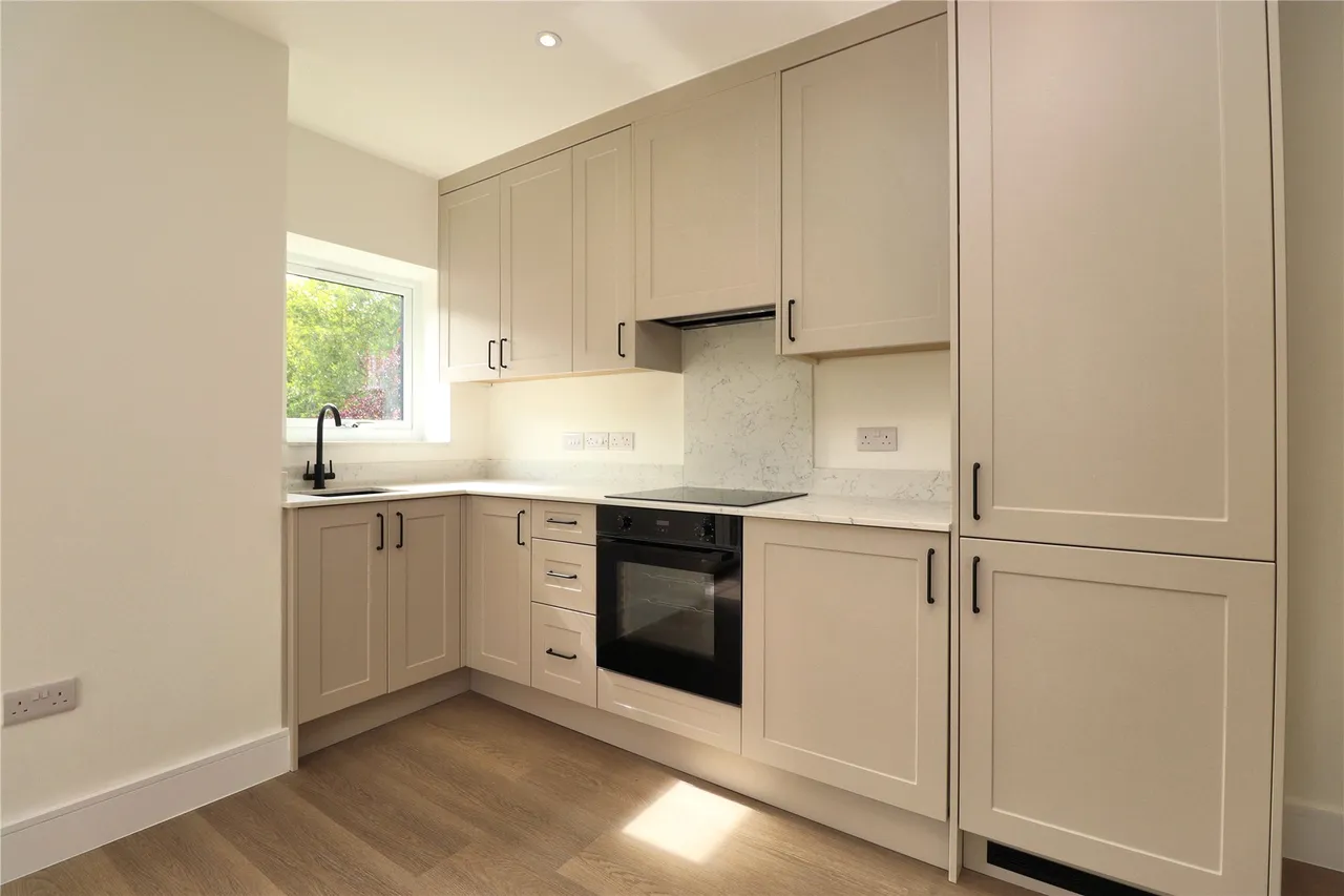 St. Johns Road, Woking, GU21, photo 8
