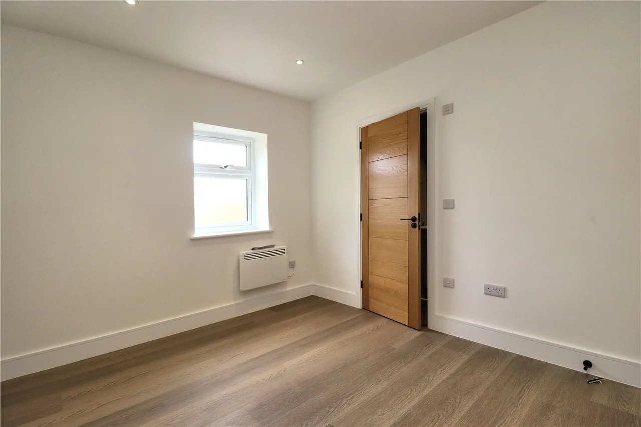 St. Johns Road, Woking, GU21, photo 9