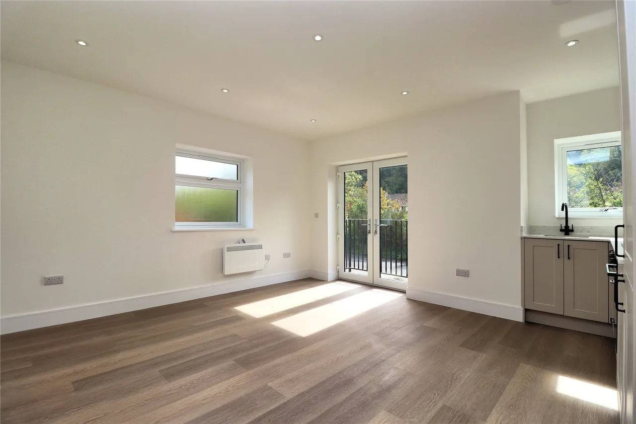 St. Johns Road, Woking, GU21, photo 3