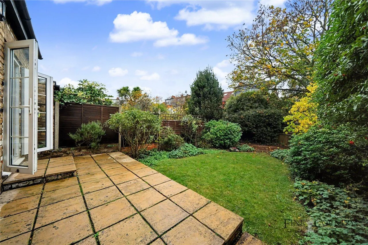 Dewsbury Road, London, photo 21