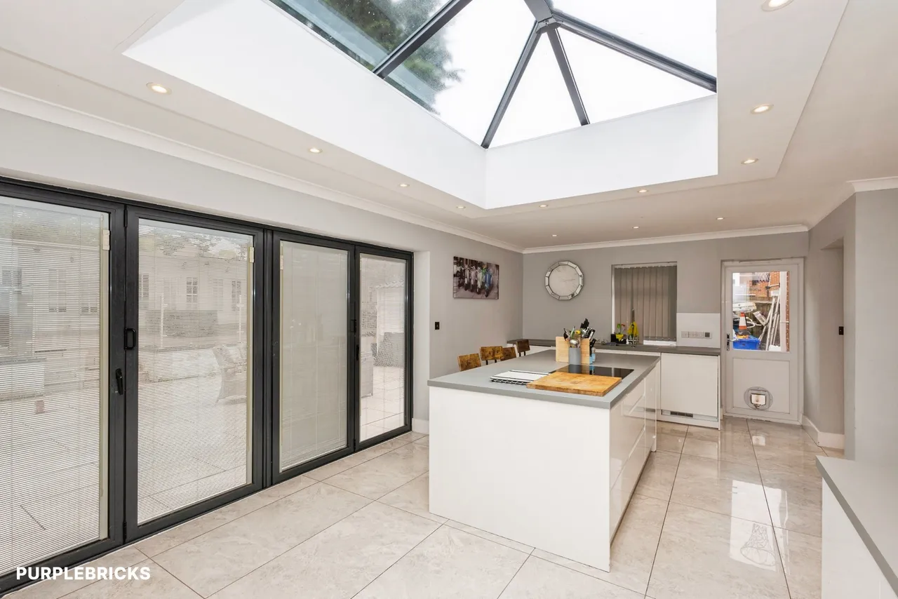 Wigan Crescent, Bedhampton, PO9, photo 12