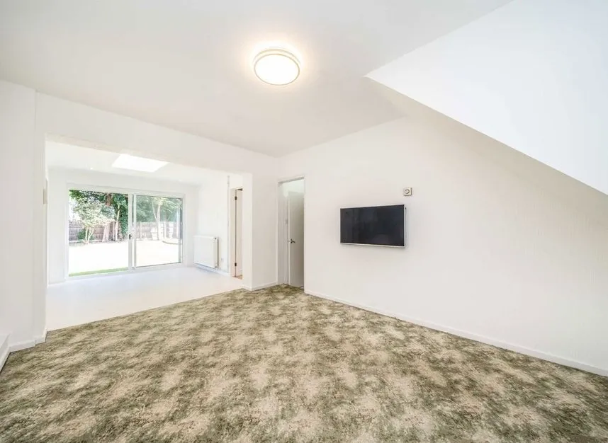 Hawkewood Road, Sunbury-On-Thames, TW16, photo 3