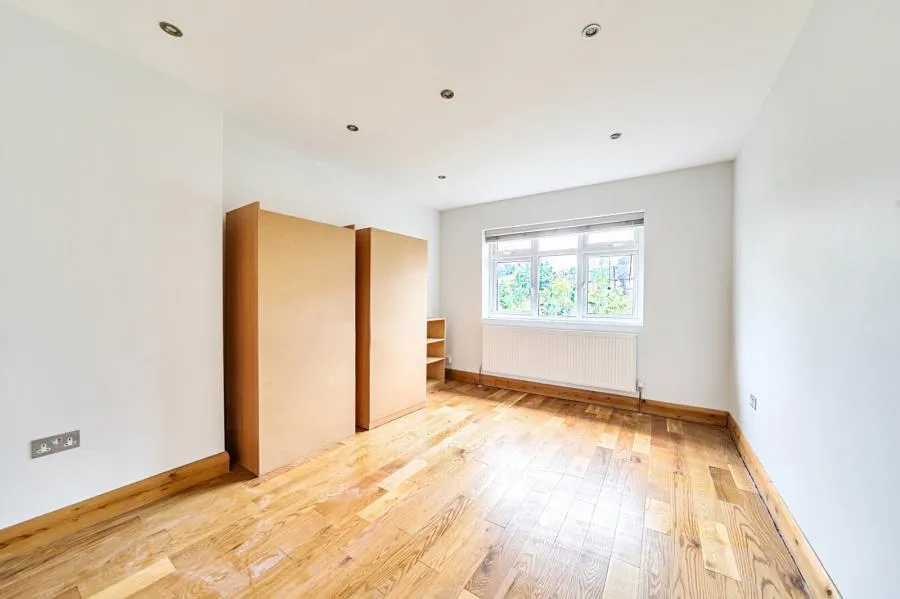 Hillcrest Gardens, London, N3, photo 14