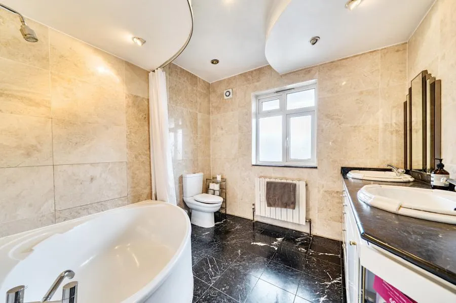 Hillcrest Gardens, London, N3, photo 19