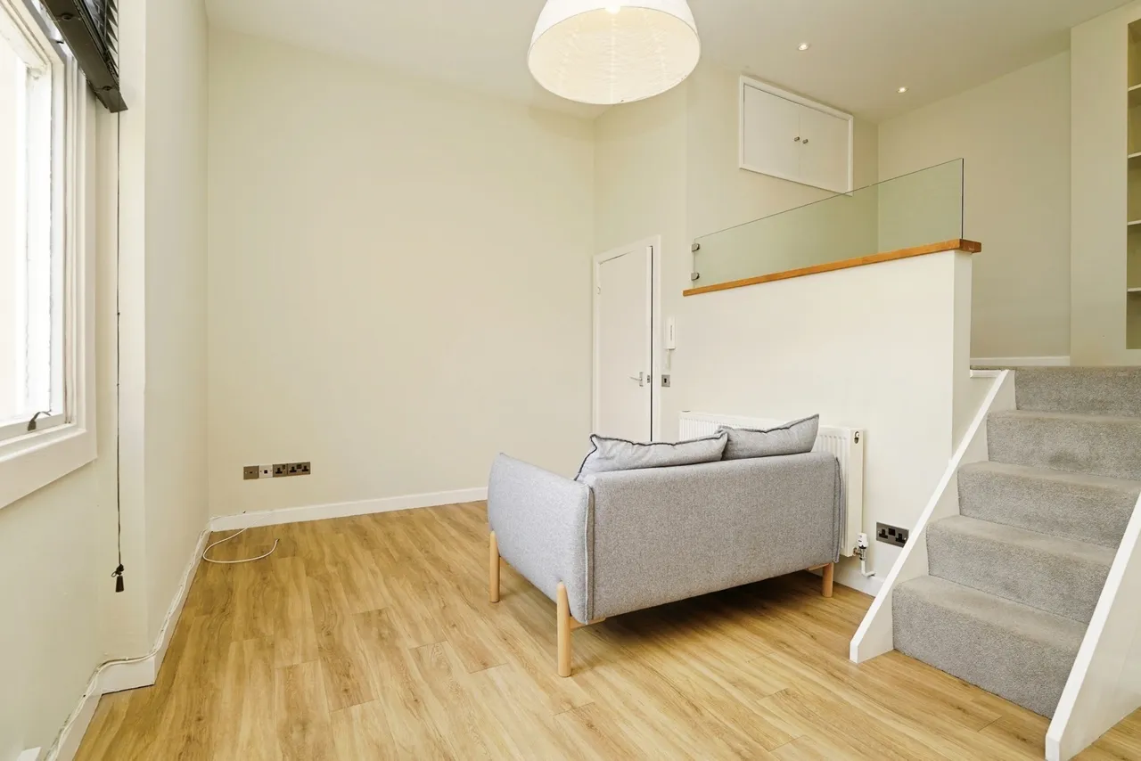 Pittville Circus Road, Cheltenham, GL52, photo 3